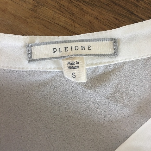 Beautiful Pleione blouse - Picture 3 of 5